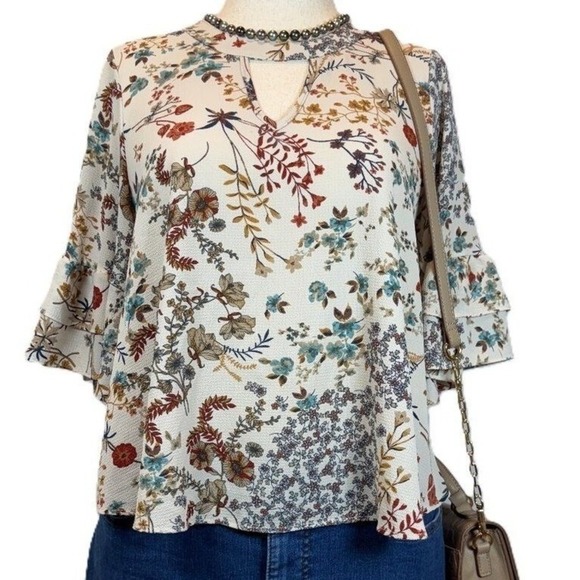 URBAN Romantics Tops - Urban Romantics Floral Blouse Women's L Cream Bell Sleeve Keyhole Neck Boho Soft